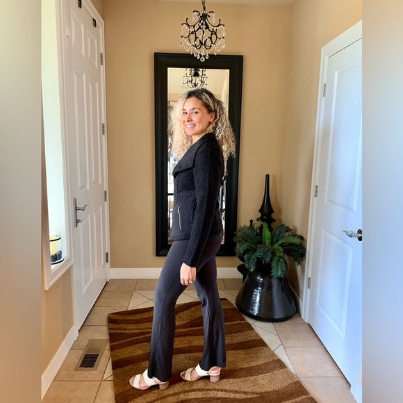 LN HALOGEN STRETCH KNIT MOTO SWEATER JACKET. ASYMMETRICAL ZIPPER DETAIL. DARLING - Picture 4 of 6